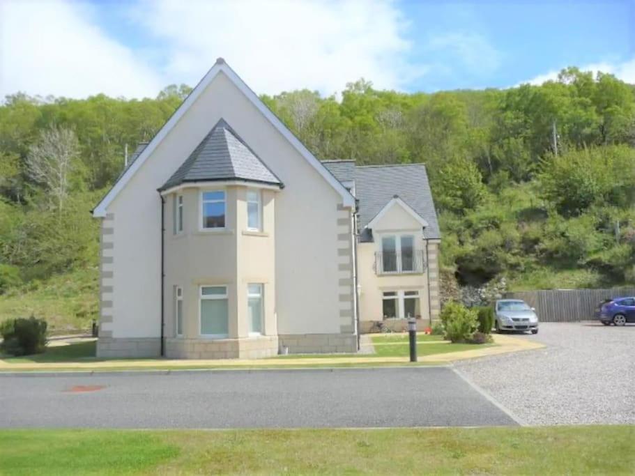Beautiful Loch Side Apartment With Panoramic Views フォート・ウィリアム エクステリア 写真